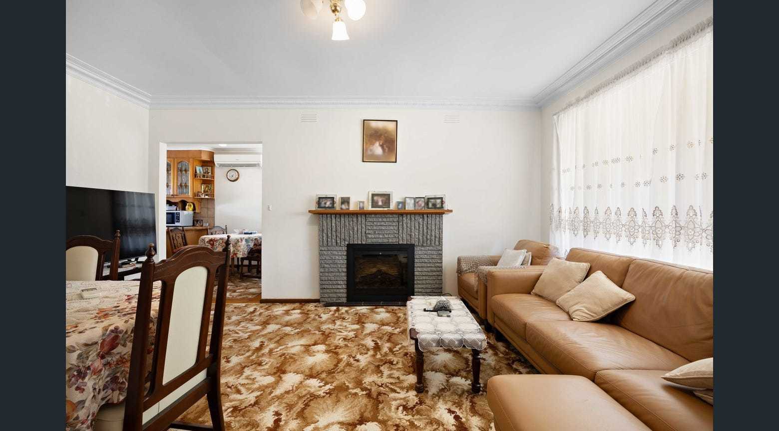 16 Avondale Avenue, St Albans, VIC 3021, St Albans - Thumbnail 3