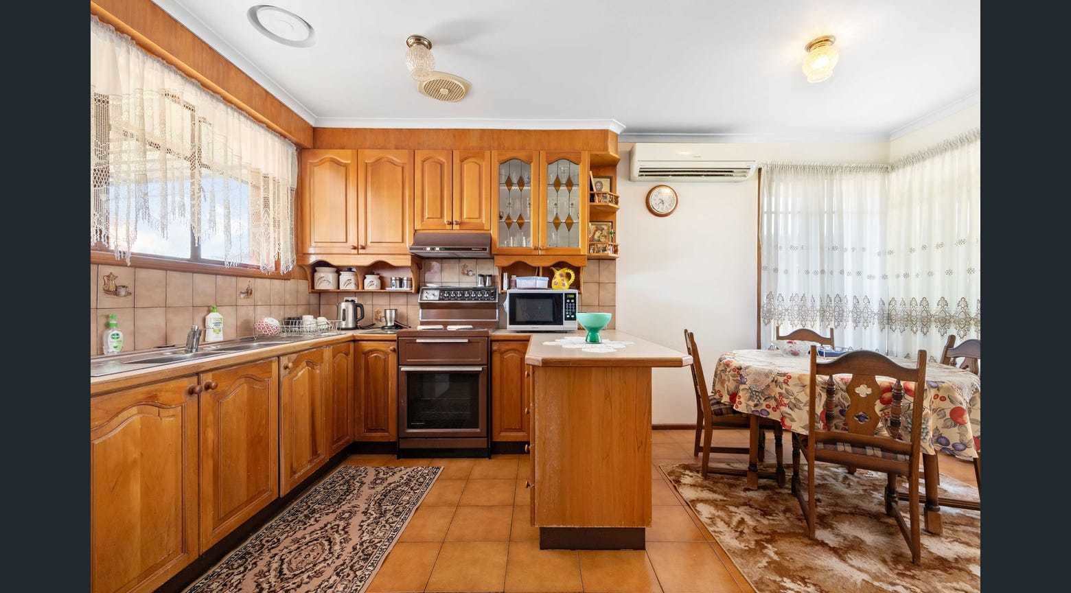 16 Avondale Avenue, St Albans, VIC 3021, St Albans - Thumbnail 5