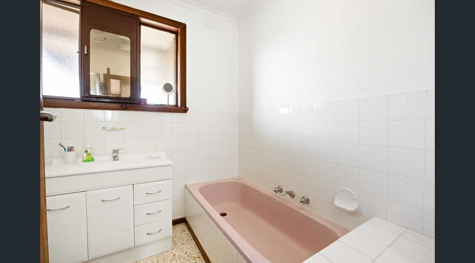 16 Avondale Avenue, St Albans, VIC 3021, St Albans - Thumbnail 8