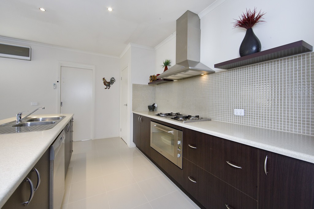 16 Bergamot Drive, Point Cook, VIC 3030, Point Cook - Thumbnail 3