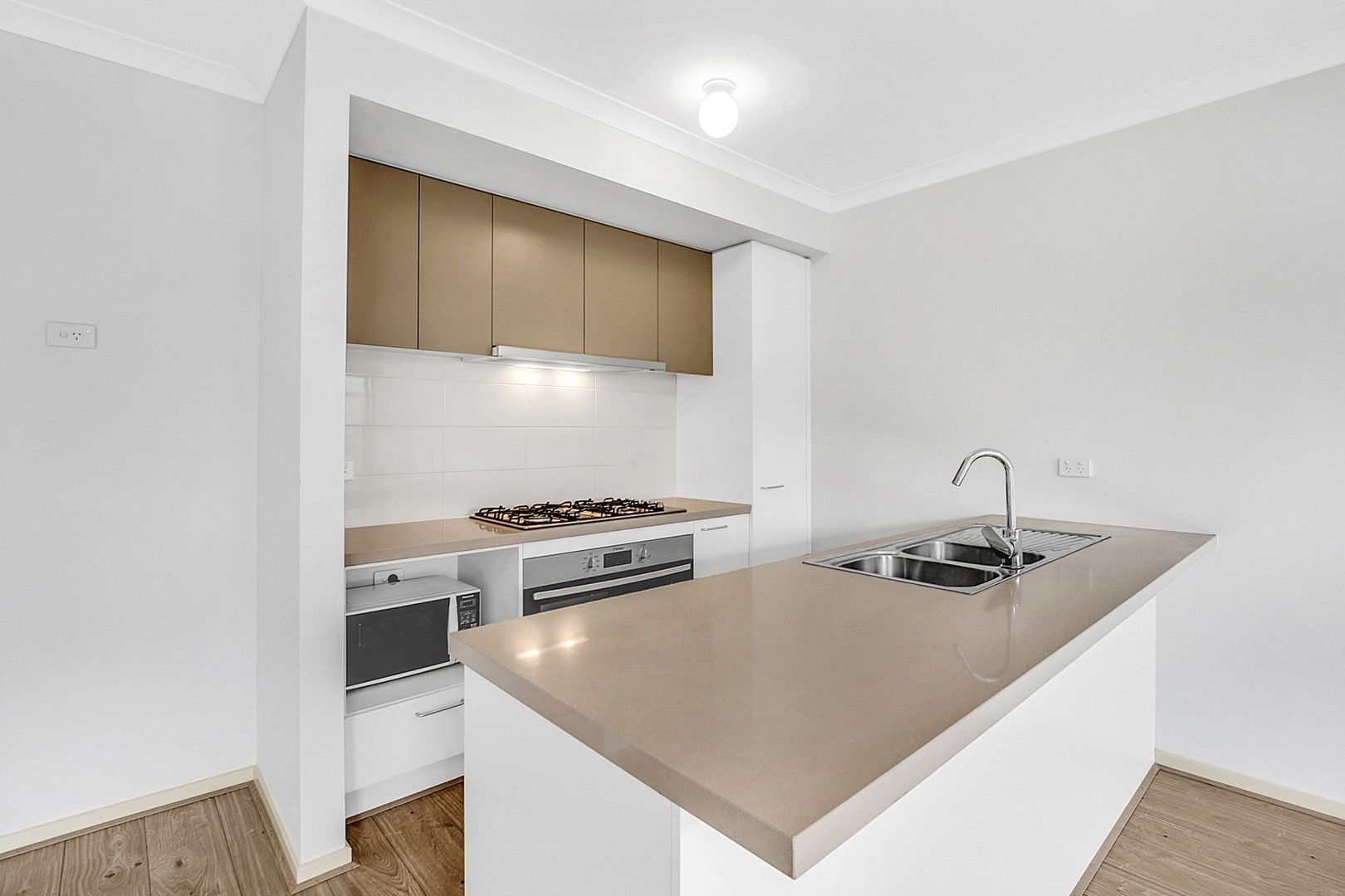 16 Bolwarra Street, Craigieburn, VIC 3064 - Thumbnail 2 - 10/11/2021