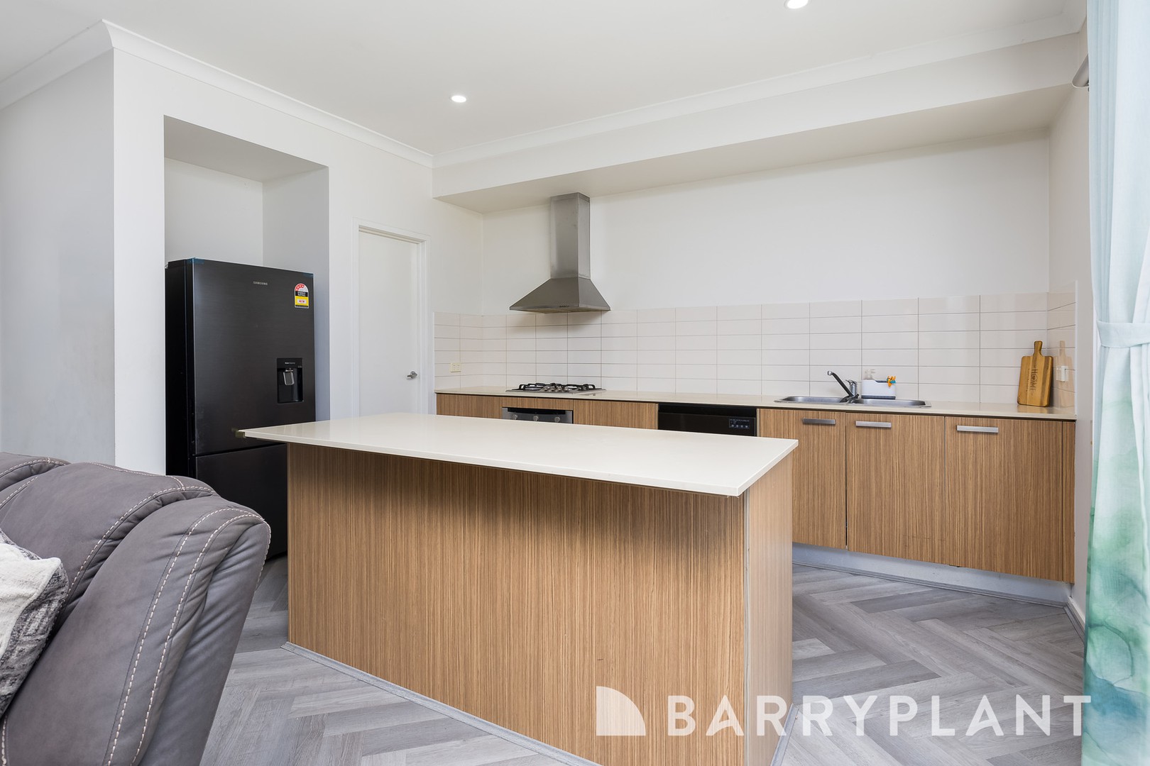 16 Broadbeach Circuit, Sanctuary Lakes, VIC 3030, Point Cook - Thumbnail 4