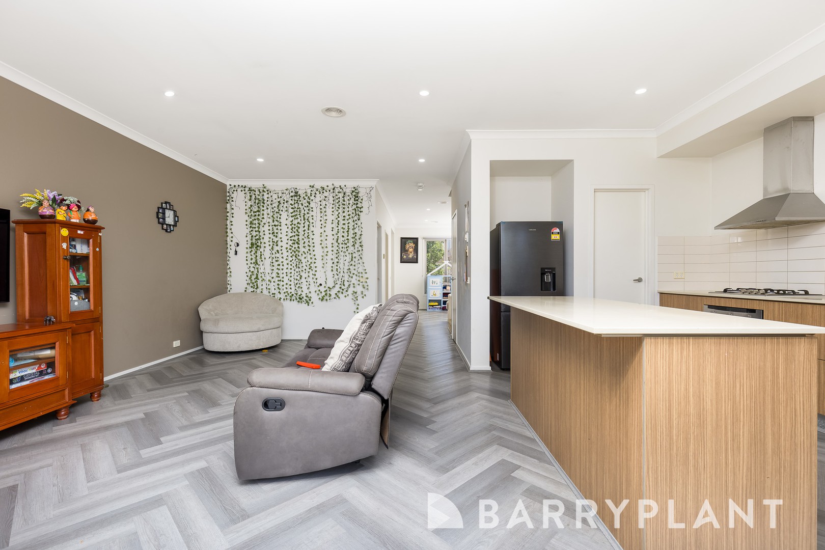 16 Broadbeach Circuit, Sanctuary Lakes, VIC 3030, Point Cook - Thumbnail 6