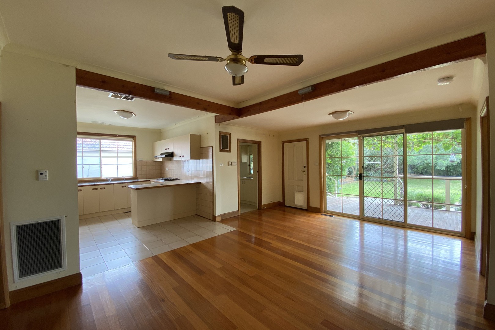 16 Broadhurst Avenue, Reservoir, VIC 3073, Reservoir - Thumbnail 2
