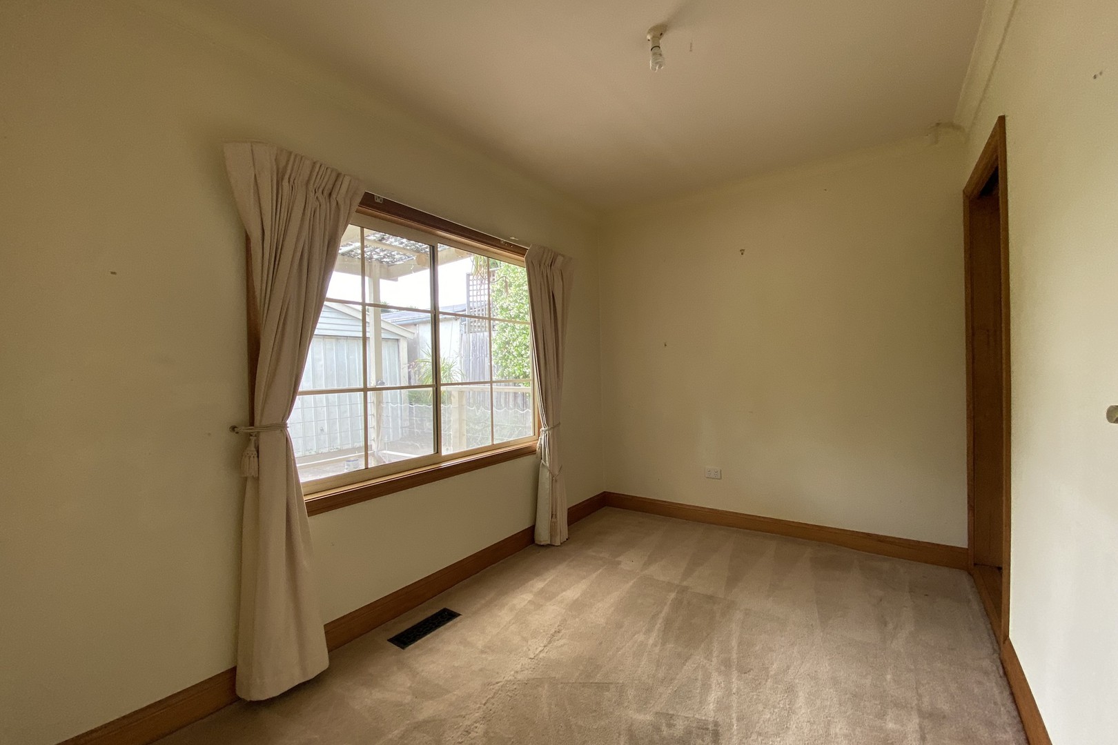 16 Broadhurst Avenue, Reservoir, VIC 3073, Reservoir - Thumbnail 8