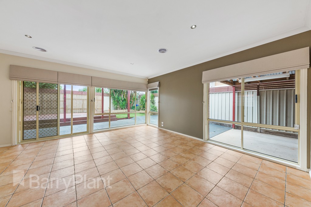 16 Caddick GardensCaroline Springs, VIC 3023  - Leased, Caroline Springs - Thumbnail 3