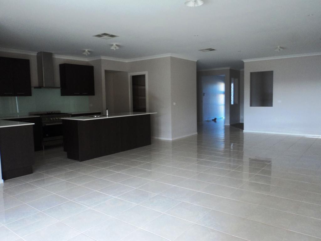 16 Castor Street, Williams Landing, VIC 3027 - Thumbnail 2 - 22/04/2022