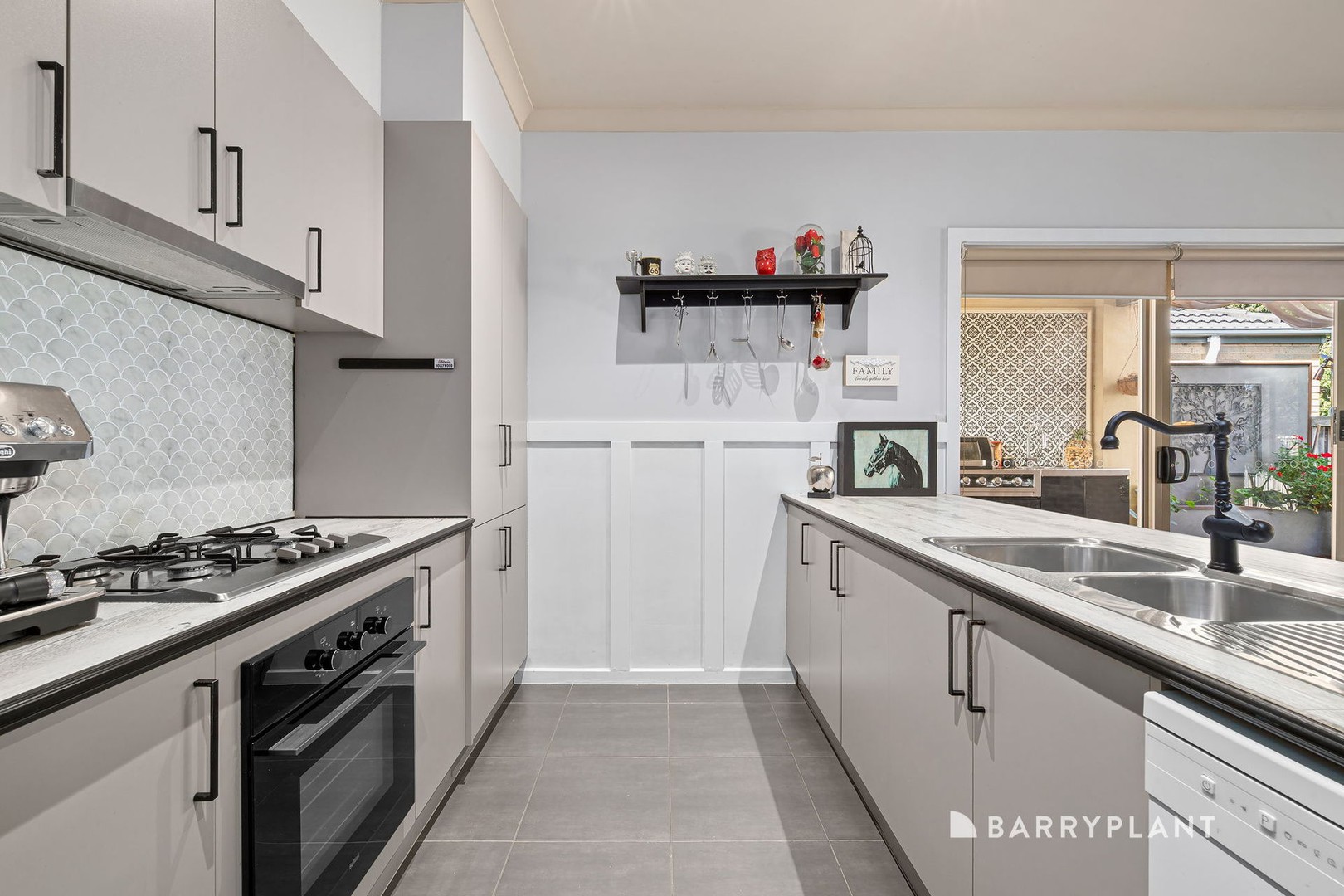 16 Chamonix Parade, South Morang, VIC 3752, South Morang - Thumbnail 4