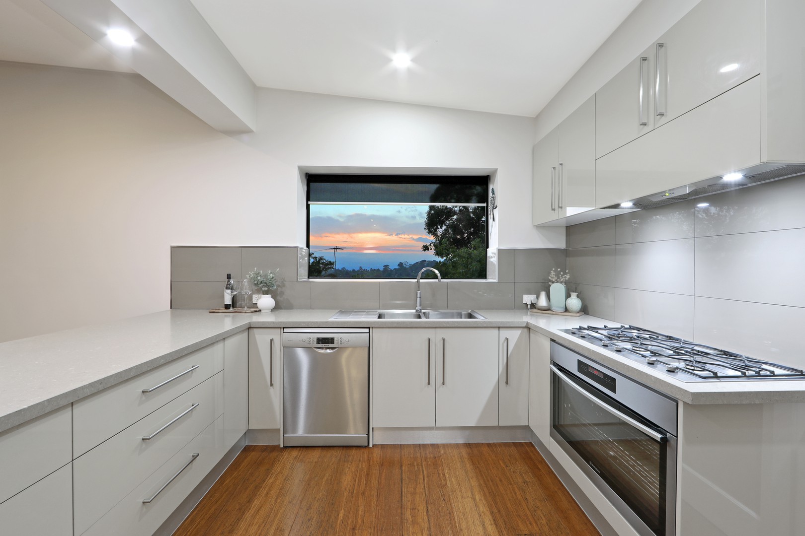 16 Clematis Avenue, Ferntree Gully, VIC 3156 - Thumbnail 2 - 09/11/2023