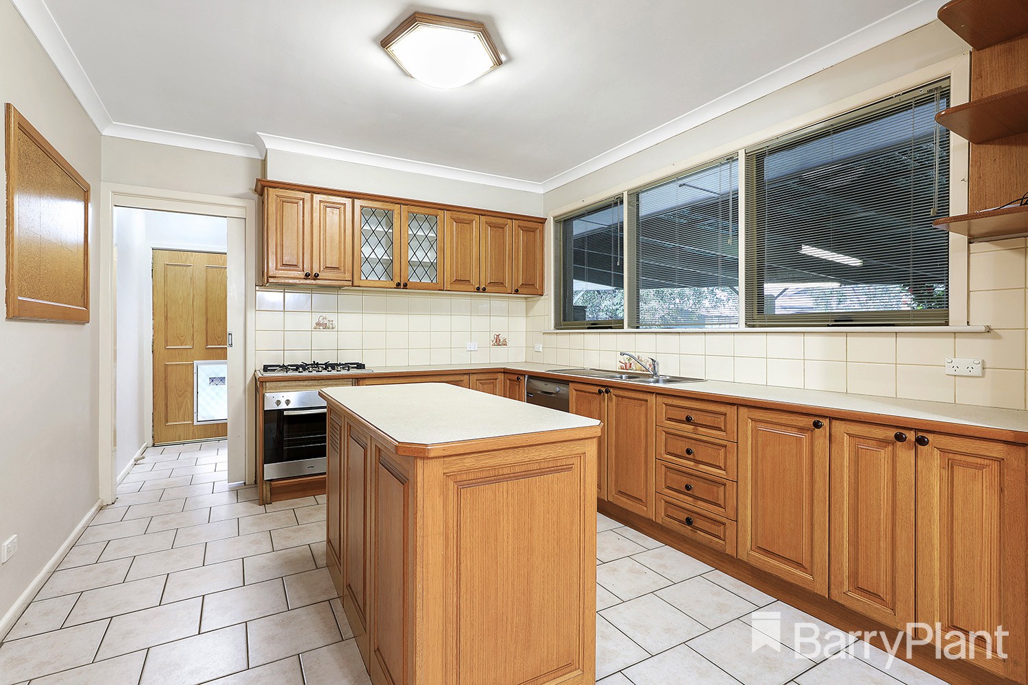 16 Coonara Avenue, Seaford, VIC 3198, Seaford - Thumbnail 4