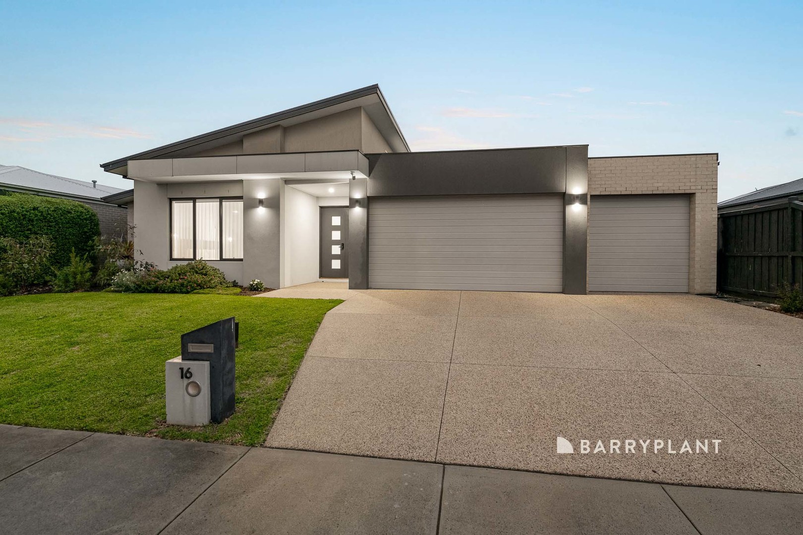 16 Coventry Drive, Warragul, VIC 3820 - Thumbnail 2 - 19/02/2026
