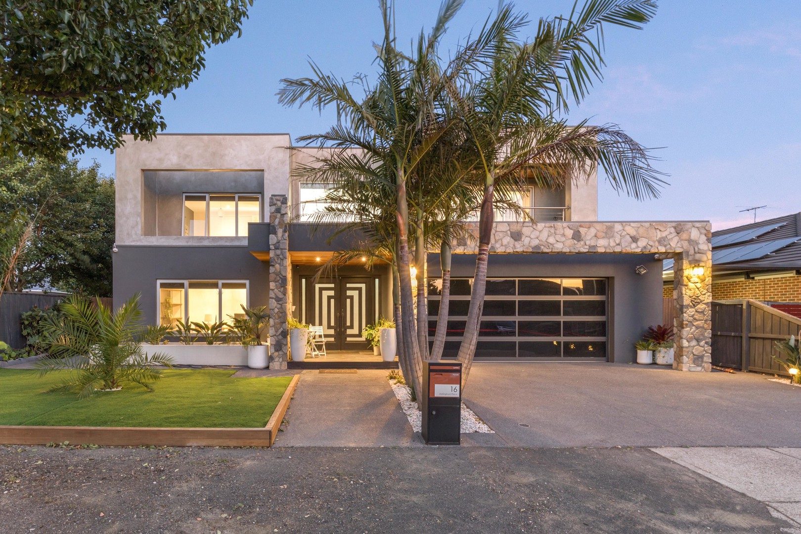 16 Darlinghurst Place, Taylors Hill, VIC 3037