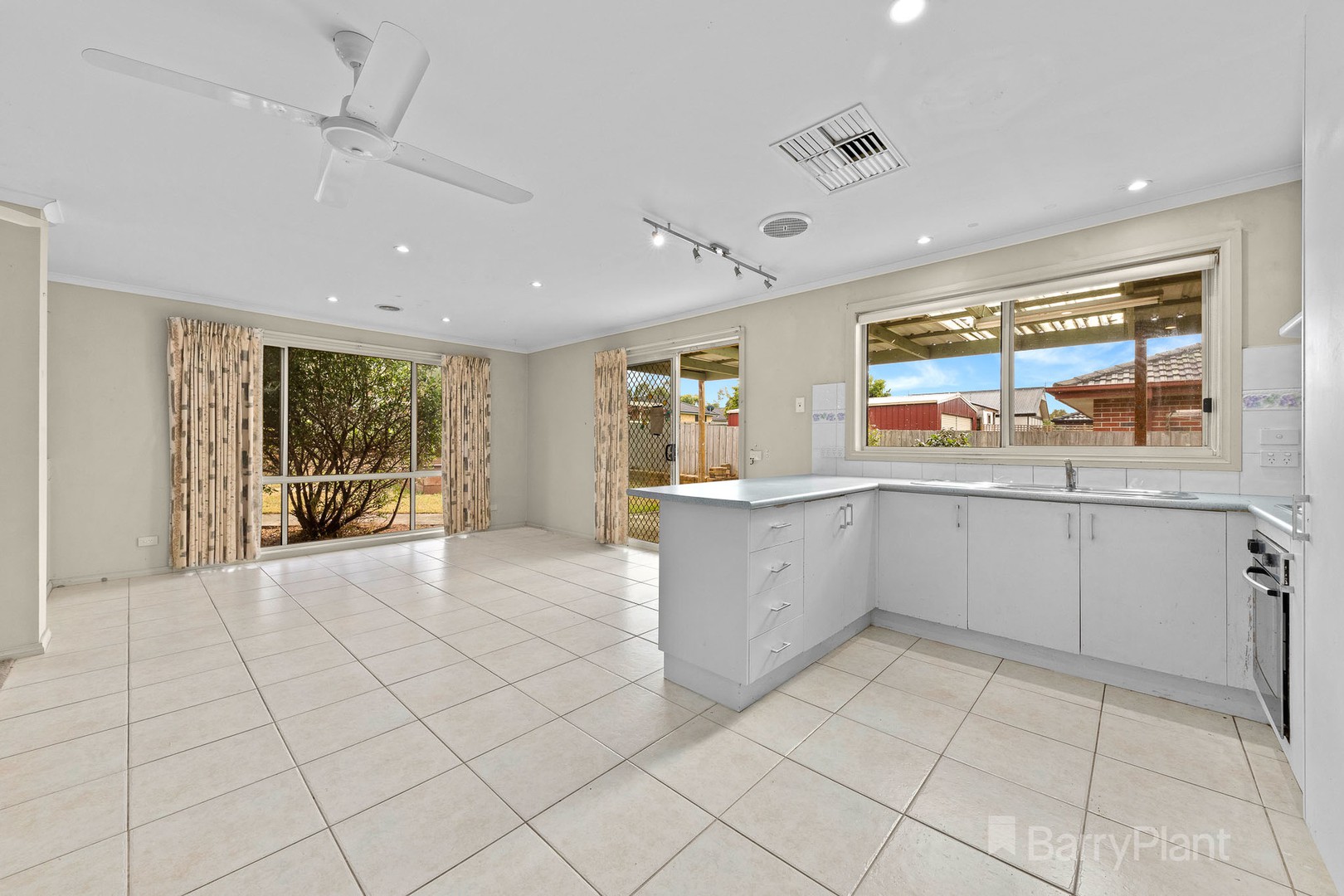 16 Darvell Court, Pakenham, VIC 3810, Pakenham - Thumbnail 2