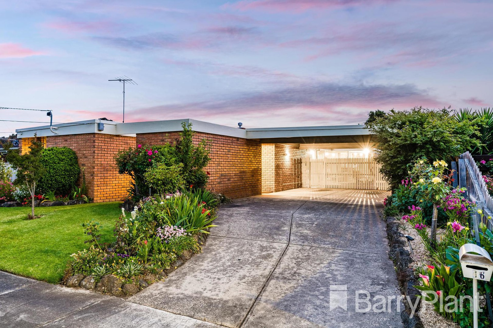 16 Dunsmore Road, Highton, VIC 3216 - Thumbnail 2 - 21/12/2021