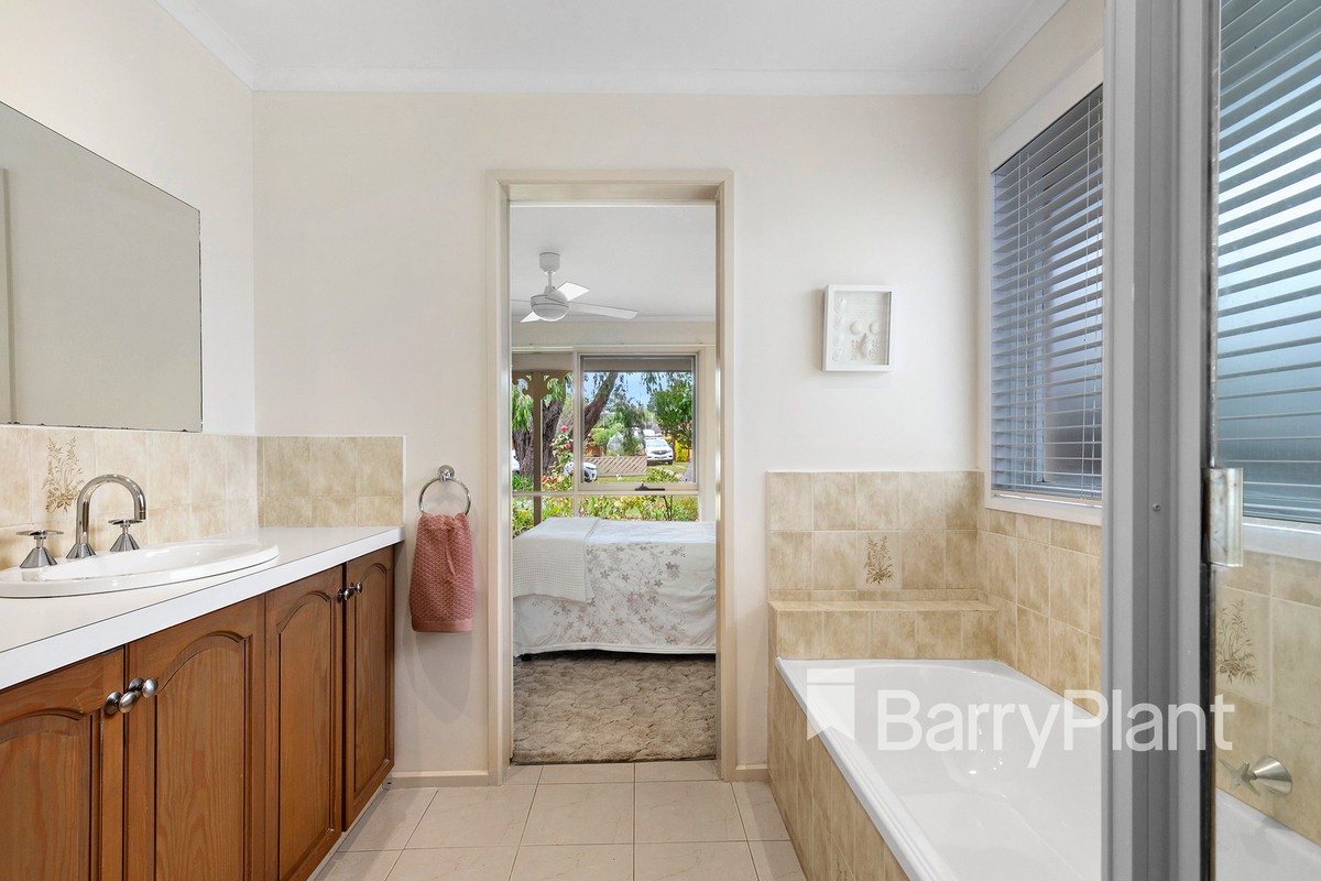 16 Dunsmuir Drive, Rosebud, VIC 3939, Rosebud - Thumbnail 6