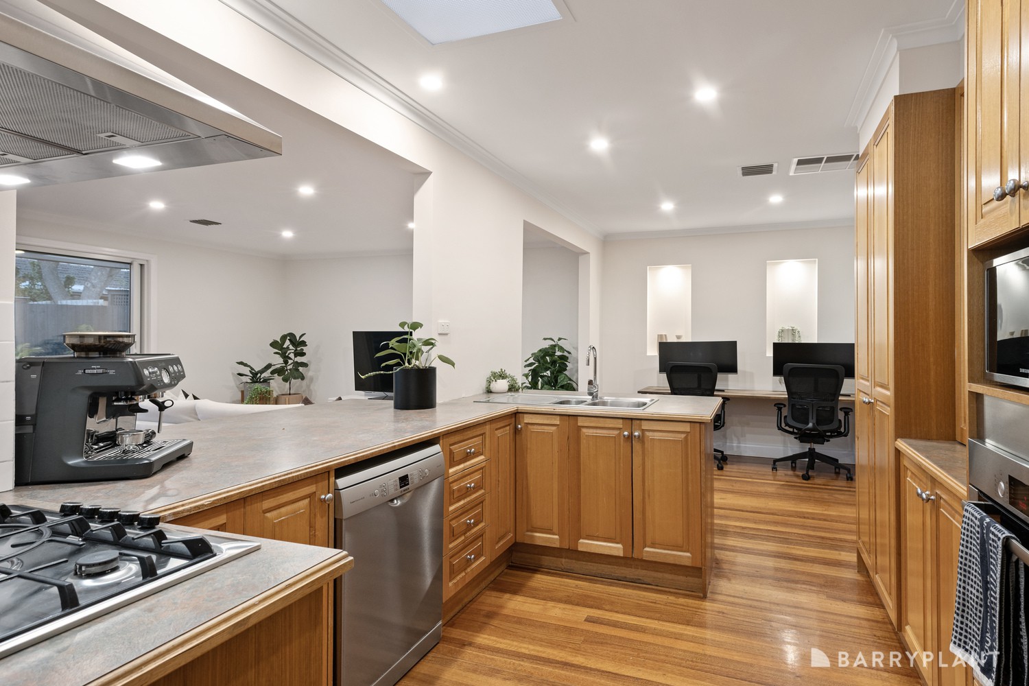 16 Elwers Street, Watsonia North, VIC 3087, Watsonia North - Thumbnail 3