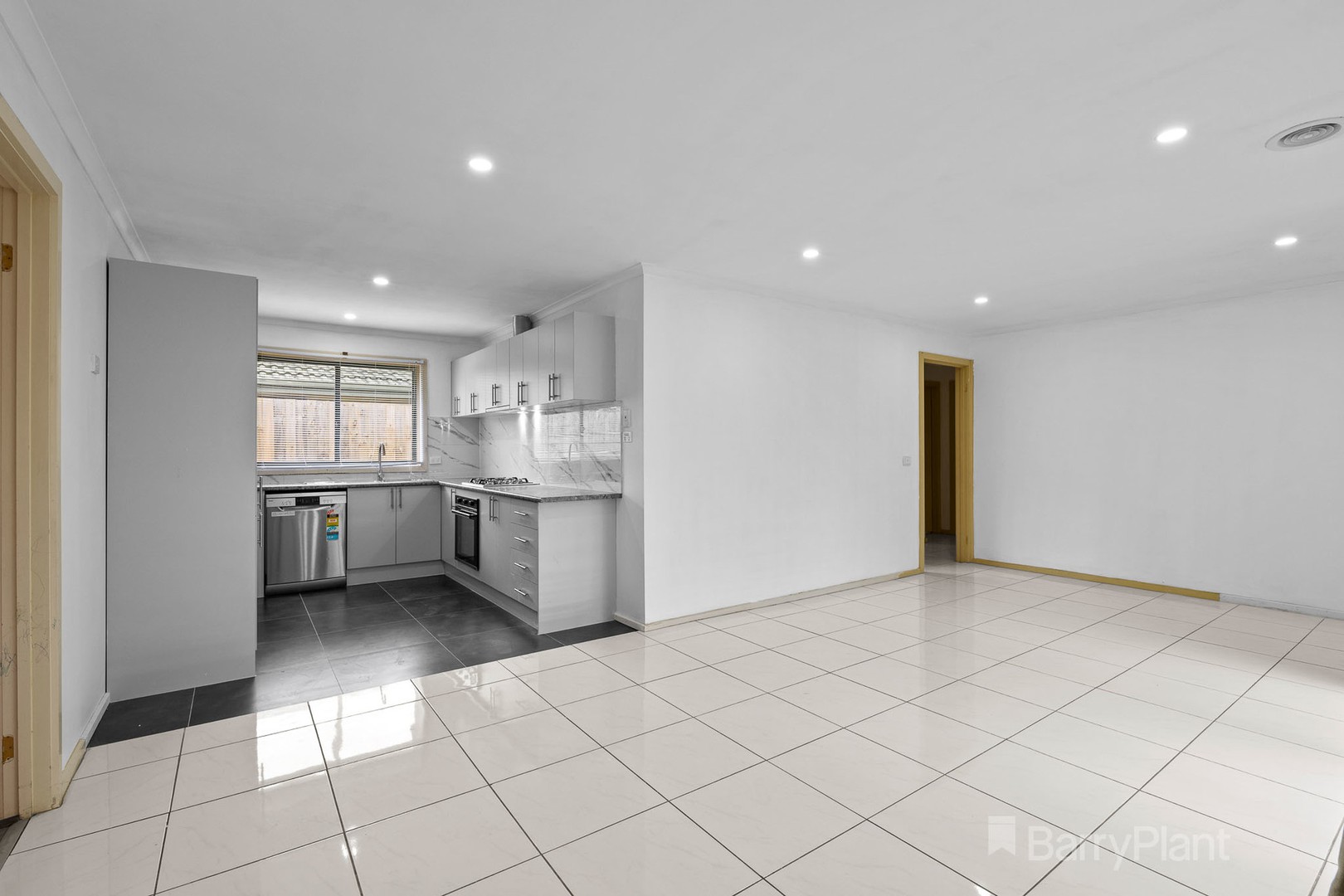 16 England Walk, Narre Warren South, VIC 3805, Narre Warren South - Thumbnail 4