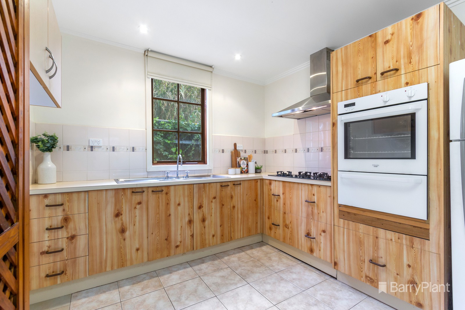16 Ferny Creek Avenue, Upper Ferntree Gully, VIC 3156, Upper Ferntree Gully - Thumbnail 5