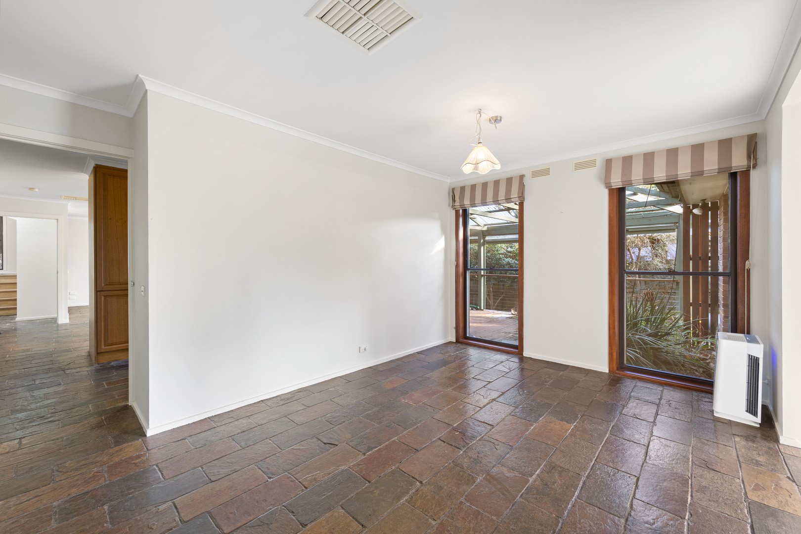 16 Floriston Grove, Eltham, VIC 3095, Eltham - Thumbnail 3