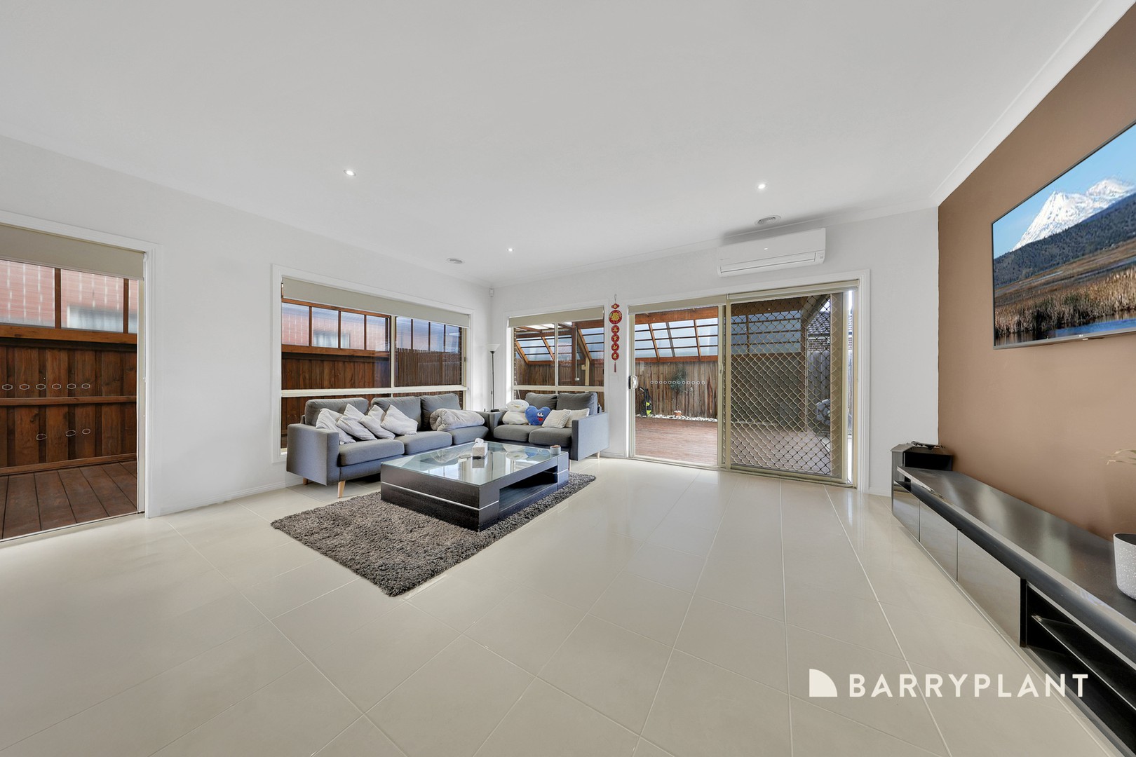 16 Freshwater Way, South Morang, VIC 3752, South Morang - Thumbnail 5