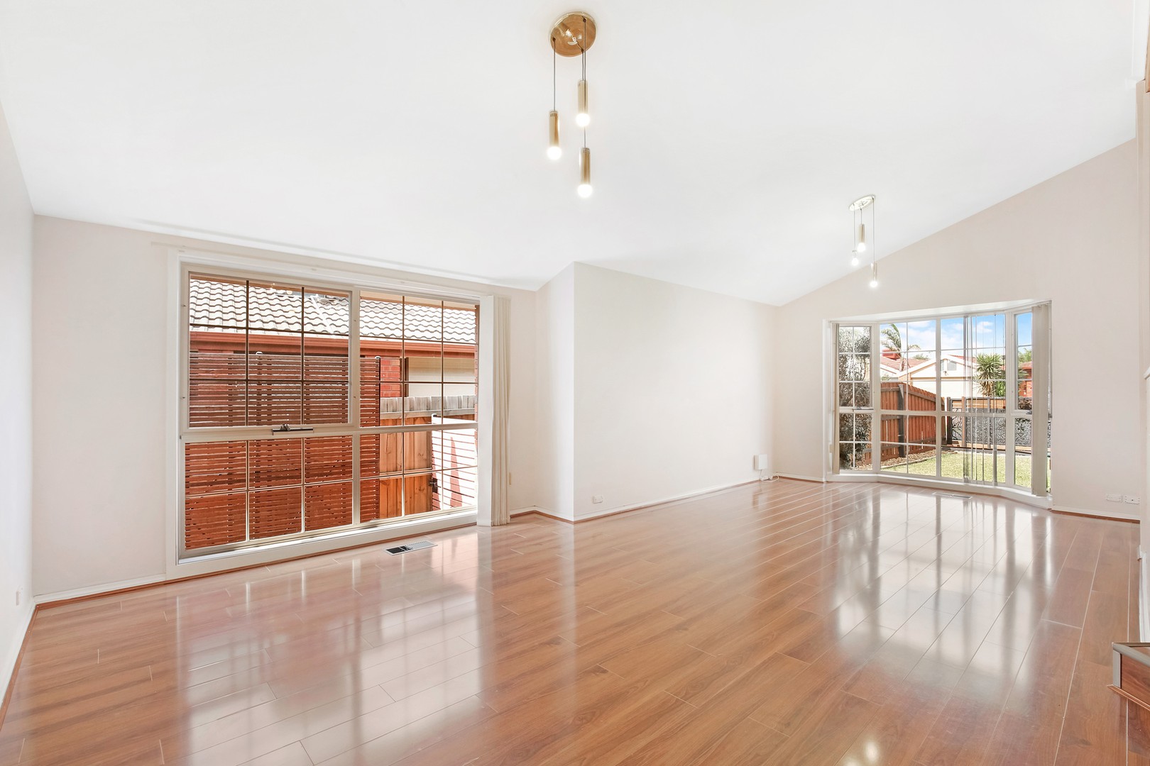 16 Friendship Avenue, Mill Park, VIC 3082, Mill Park - Thumbnail 2