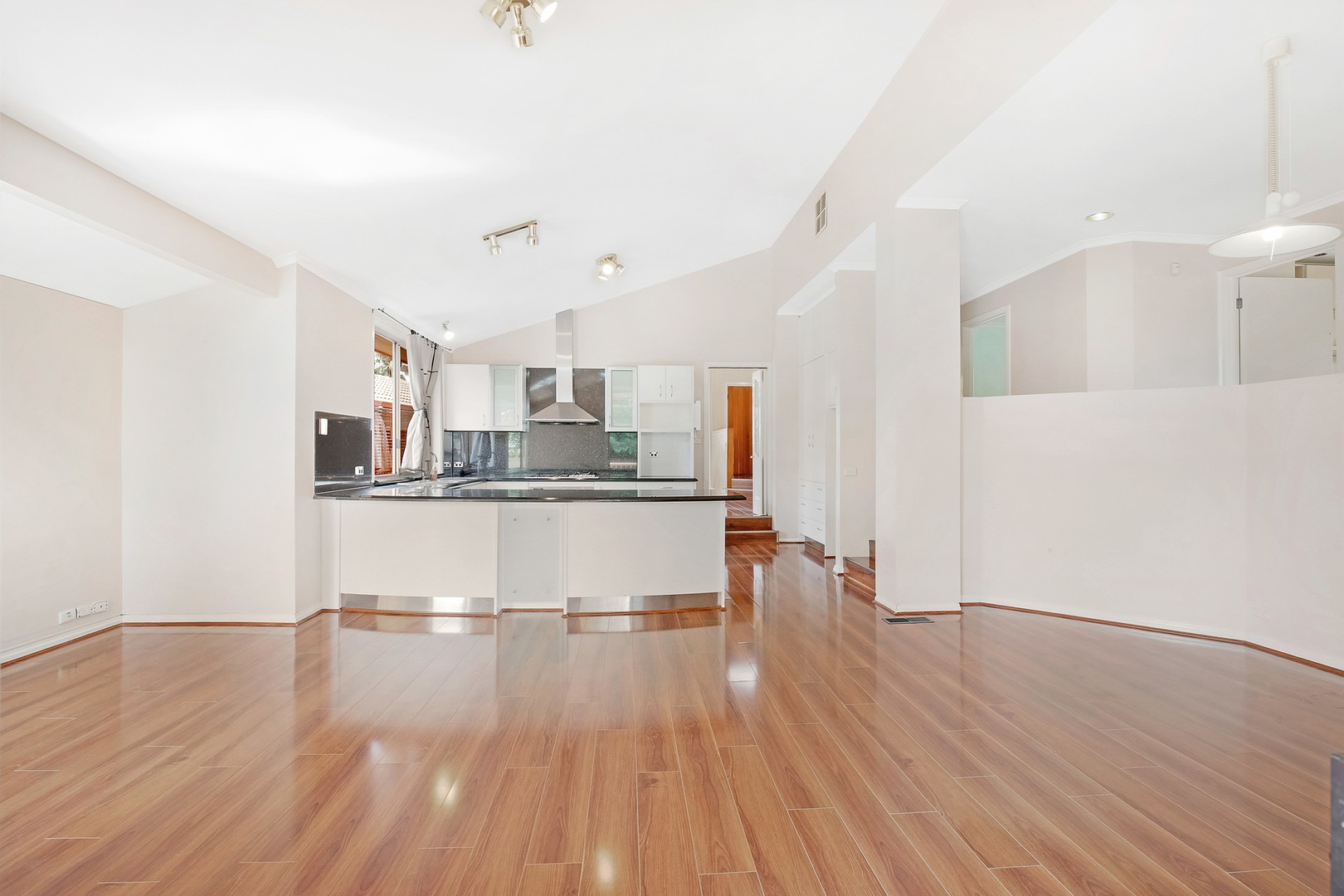 16 Friendship Avenue, Mill Park, VIC 3082, Mill Park - Thumbnail 4