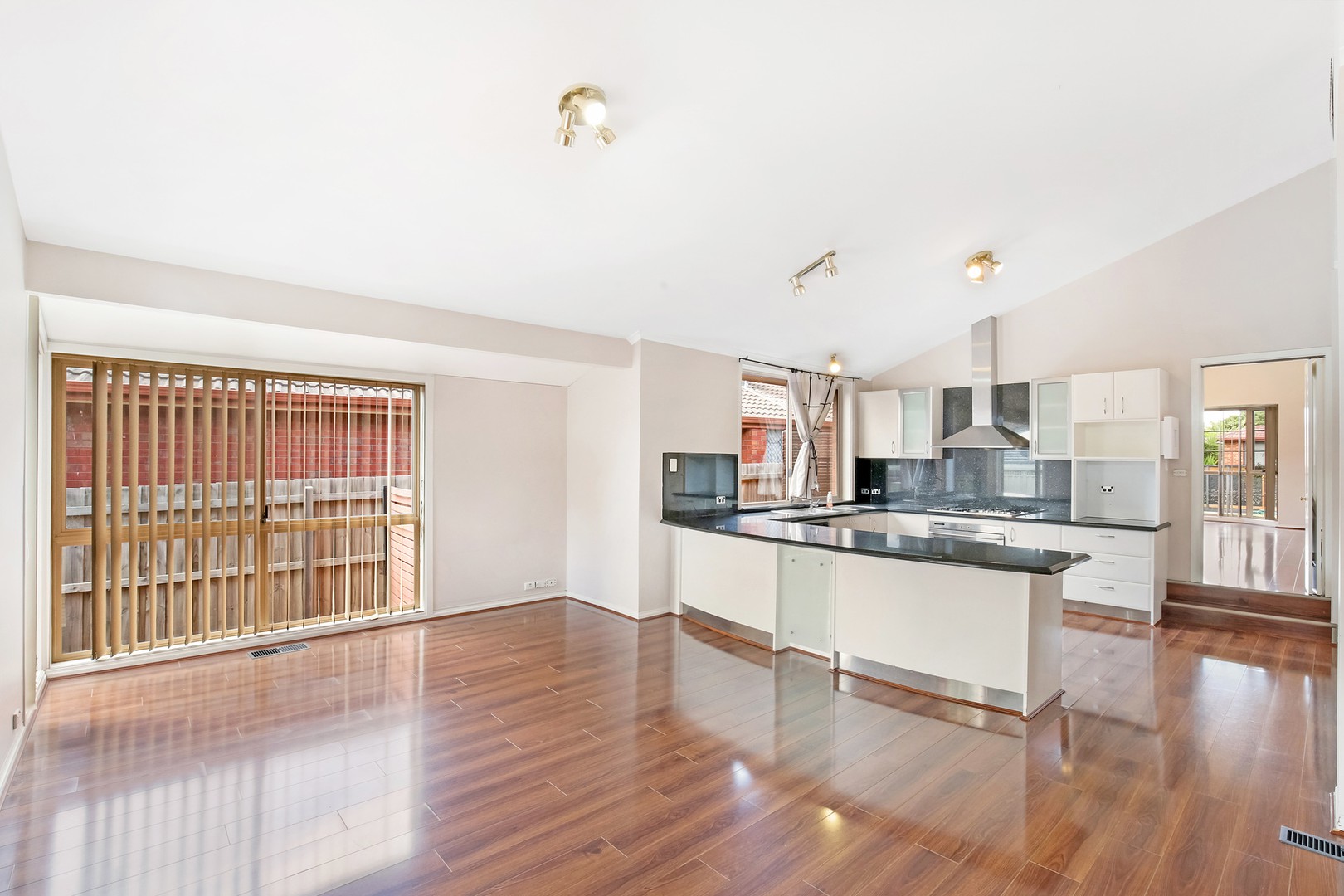 16 Friendship Avenue, Mill Park, VIC 3082, Mill Park - Thumbnail 5