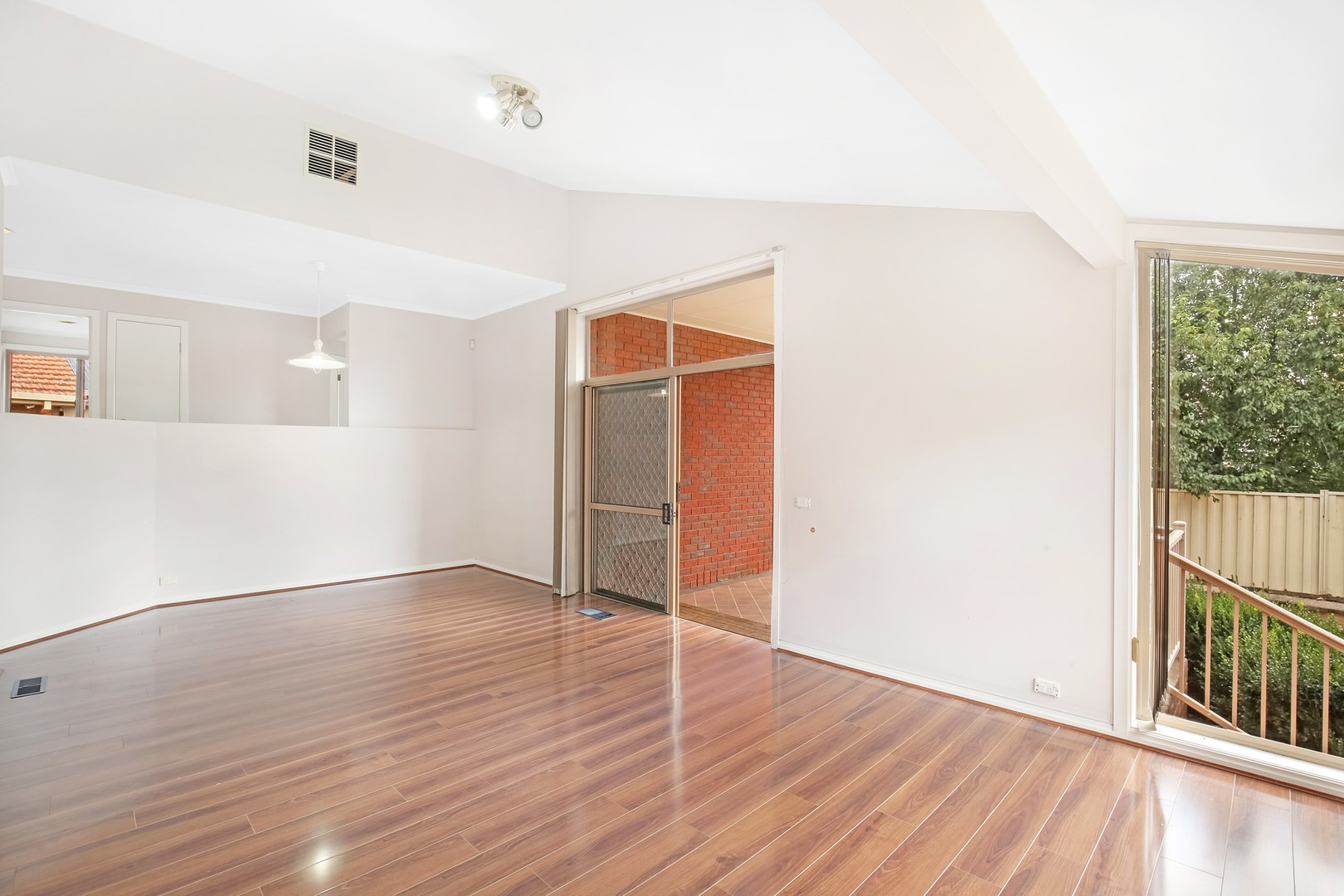 16 Friendship Avenue, Mill Park, VIC 3082, Mill Park - Thumbnail 6