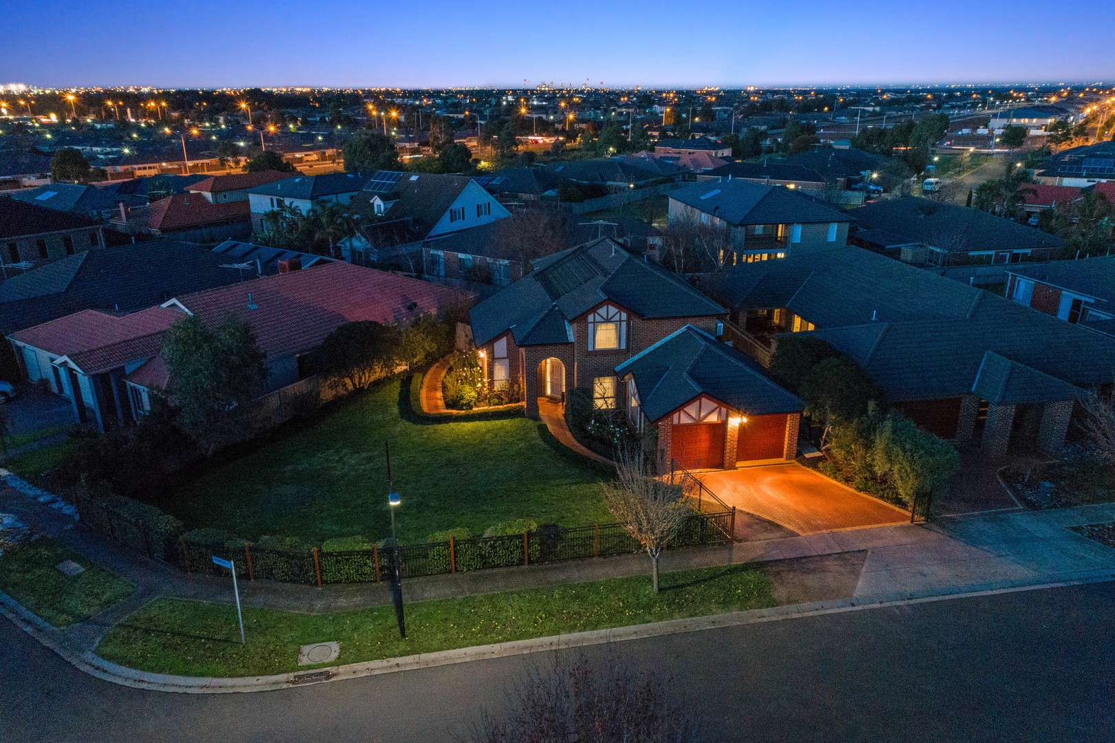 16 Fuchsia Crescent, Point Cook, VIC 3030, Point Cook - Thumbnail 2