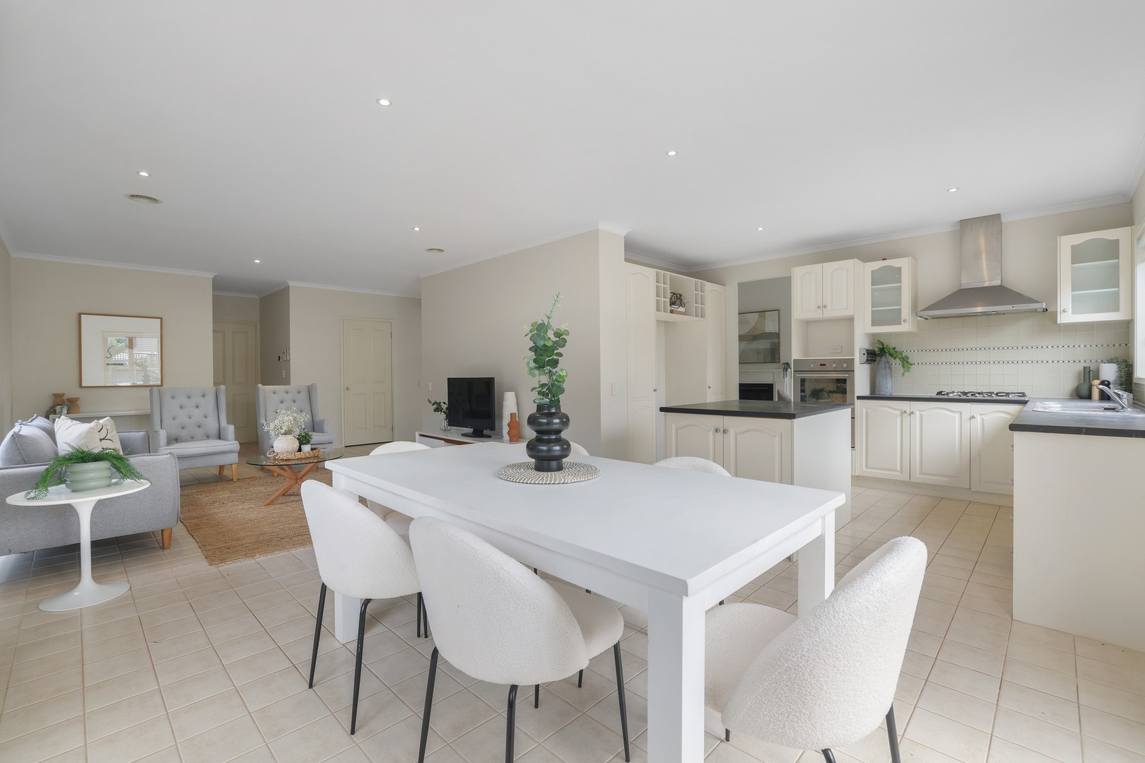 16 Fuchsia Crescent, Point Cook, VIC 3030, Point Cook - Thumbnail 7