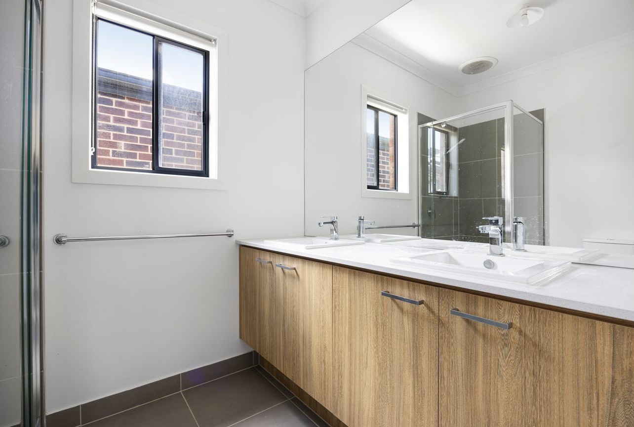 16 Goshawk Road, Sunbury, VIC 3429 - Thumbnail 2 - 10/06/2025