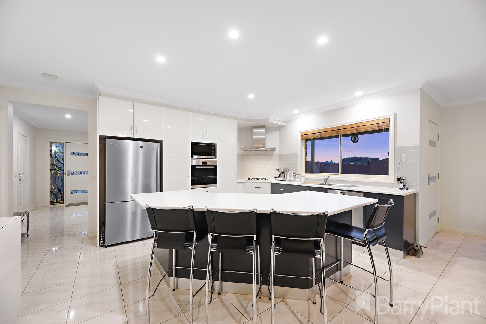 16 Grange Crescent, Warragul, VIC 3820, Warragul - Thumbnail 4