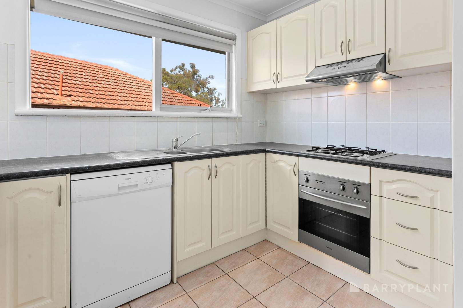 16 Greenville Street, Mooroolbark, VIC 3138, Mooroolbark - Thumbnail 5