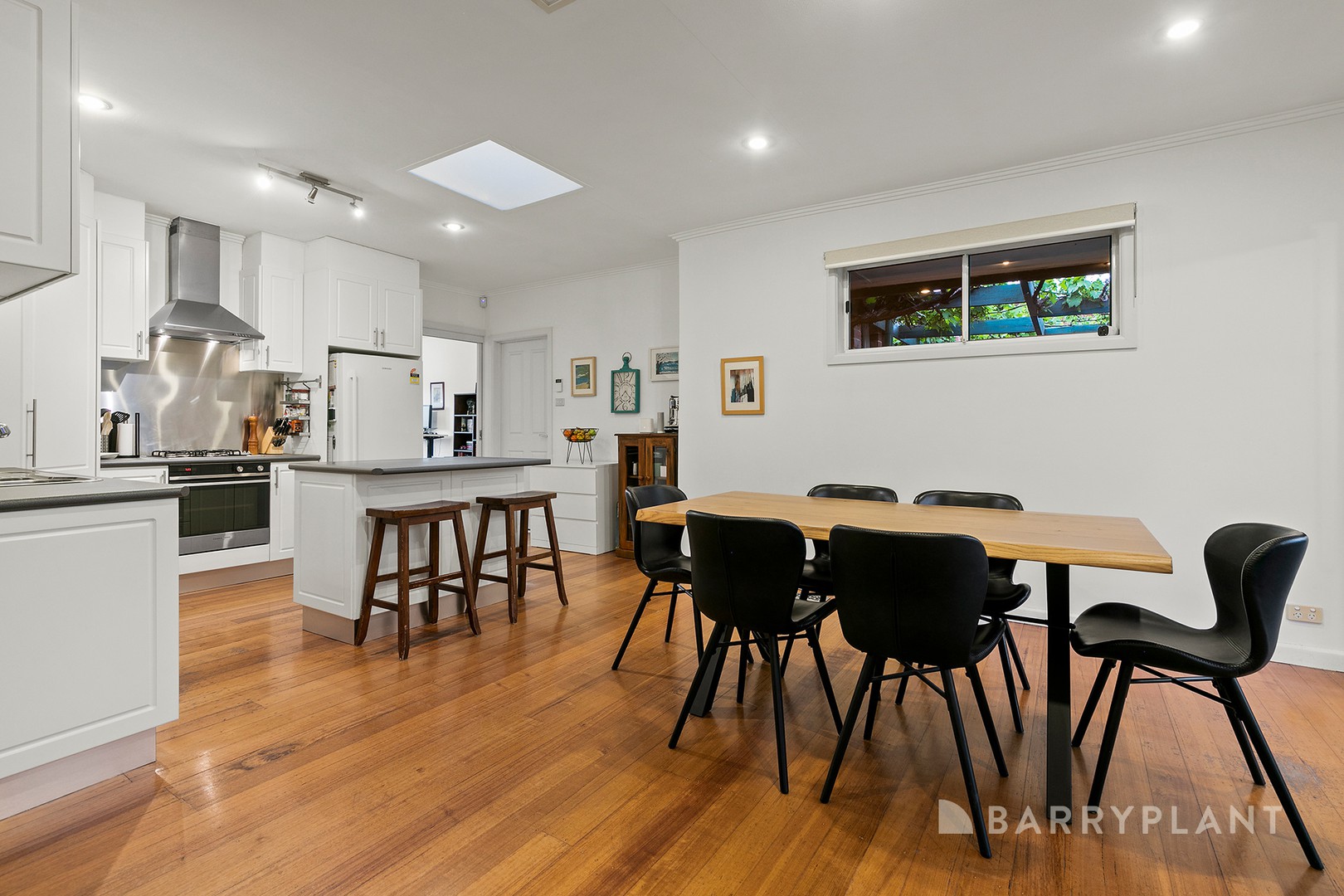 16 Hales Crescent, Jacana, VIC 3047 - Thumbnail 2 - 14/10/2024