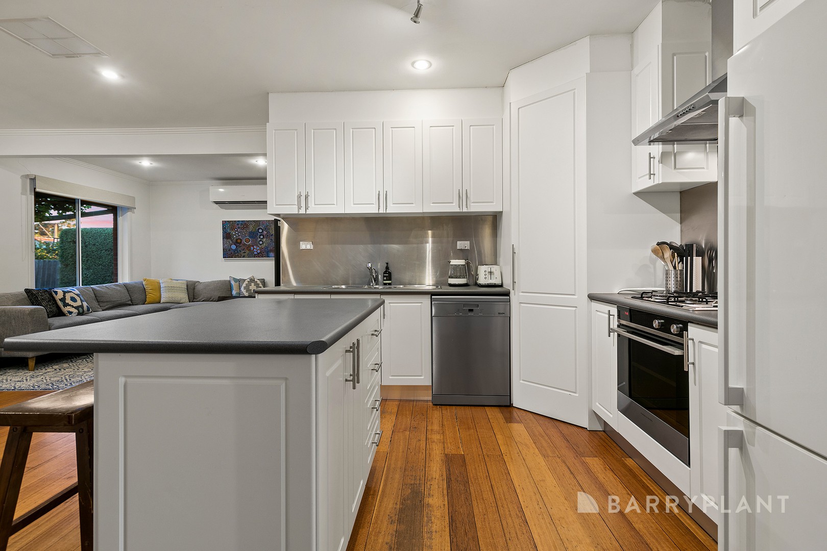 16 Hales Crescent, Jacana, VIC 3047, Jacana - Thumbnail 2