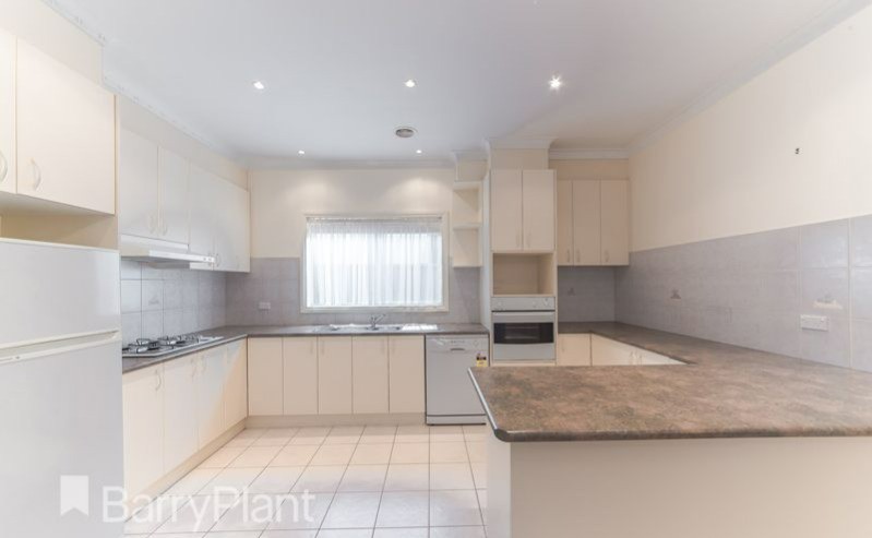16 Henry Court, Caroline Springs, VIC 3023, Caroline Springs - Thumbnail 4