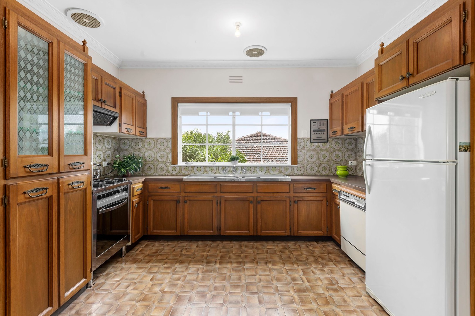16 Herbert Crescent, Keilor East, VIC 3033, Keilor East - Thumbnail 4