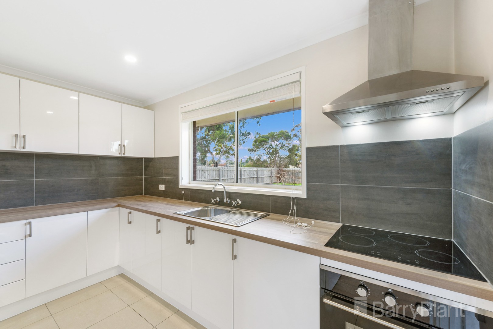 16 Hurley Street, Melton, VIC 3337, Melton - Thumbnail 2