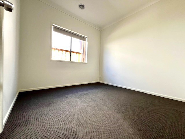 16 Iverson Circuit, Deanside, VIC 3336, Deanside - Thumbnail 7