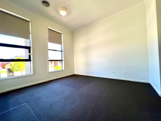 16 Iverson Circuit, Deanside, VIC 3336, Deanside - Thumbnail 8