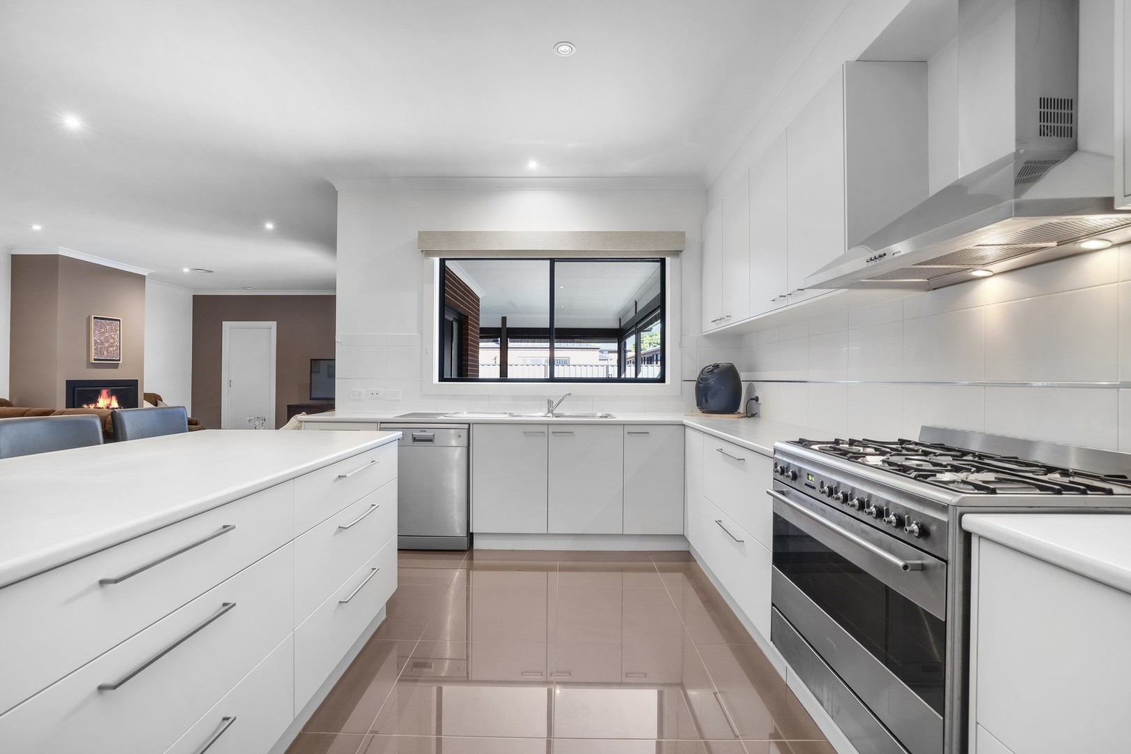 16 Japonica Way, Point Cook, VIC 3030, Point Cook - Thumbnail 4