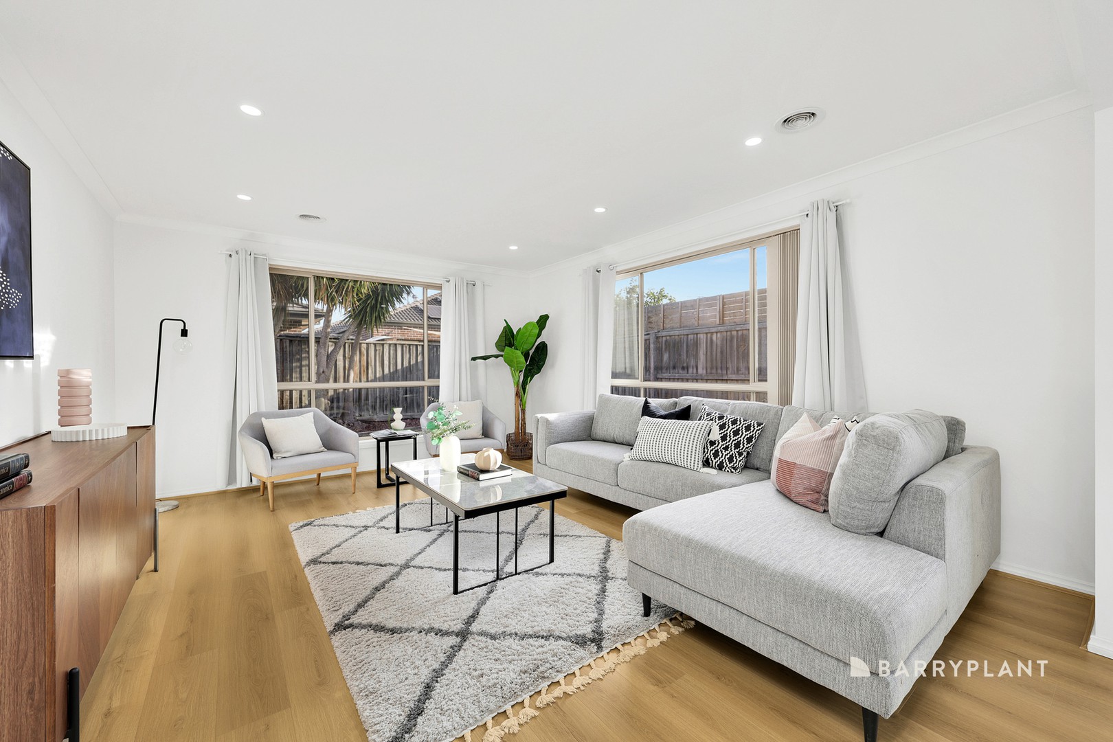 16 Jezwing Avenue, South Morang, VIC 3752 - Thumbnail 2 - 10/04/2026