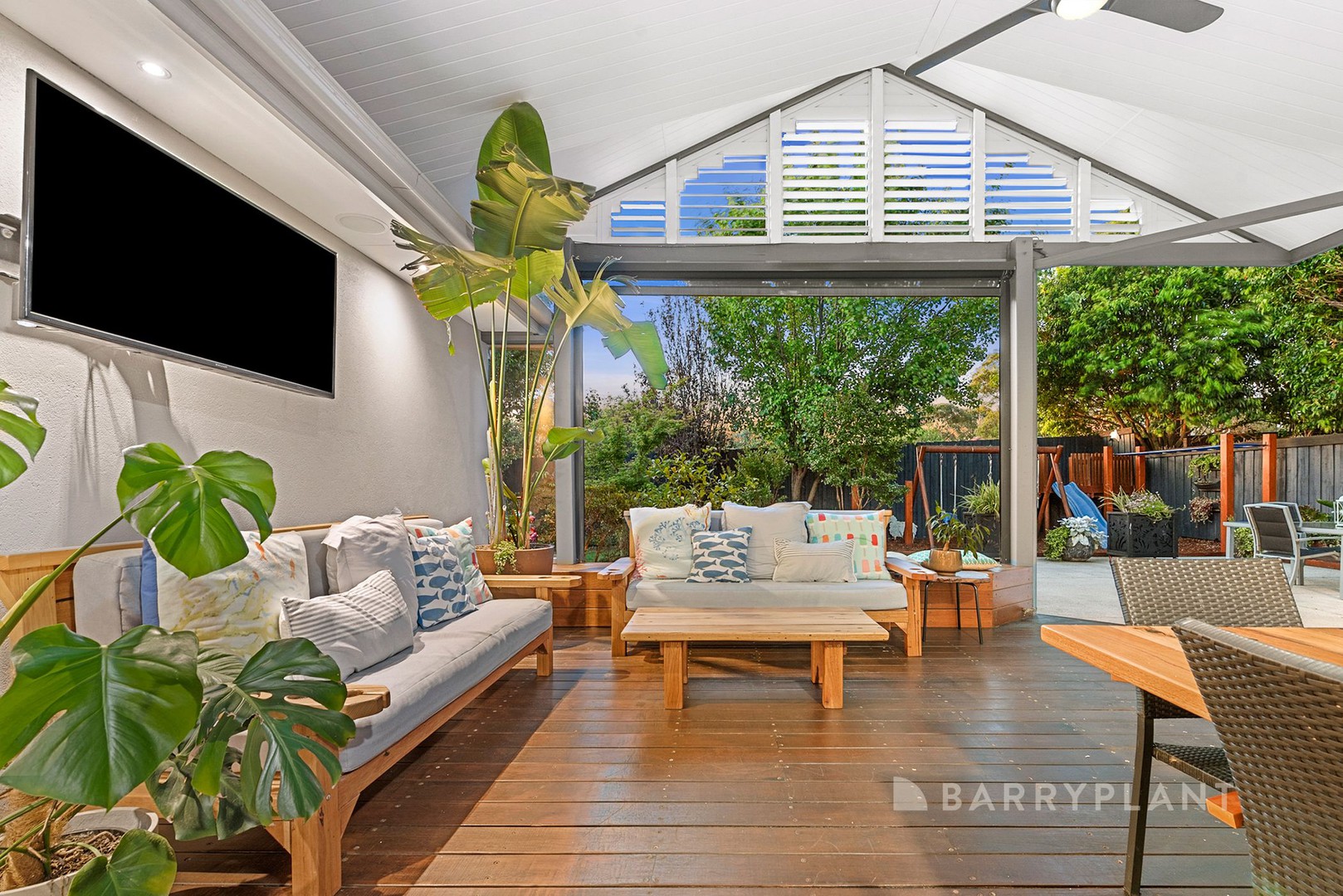 16 Kathleen Crescent, Mornington, VIC 3931, Mornington - Thumbnail 2