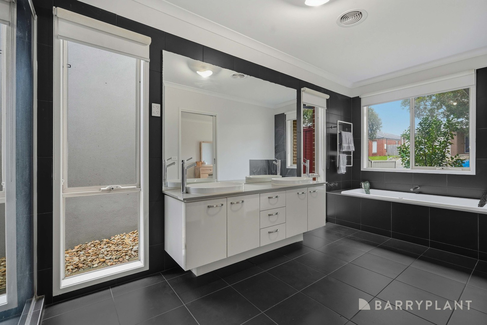 16 Keating Street, Pakenham, VIC 3810, Pakenham - Thumbnail 3