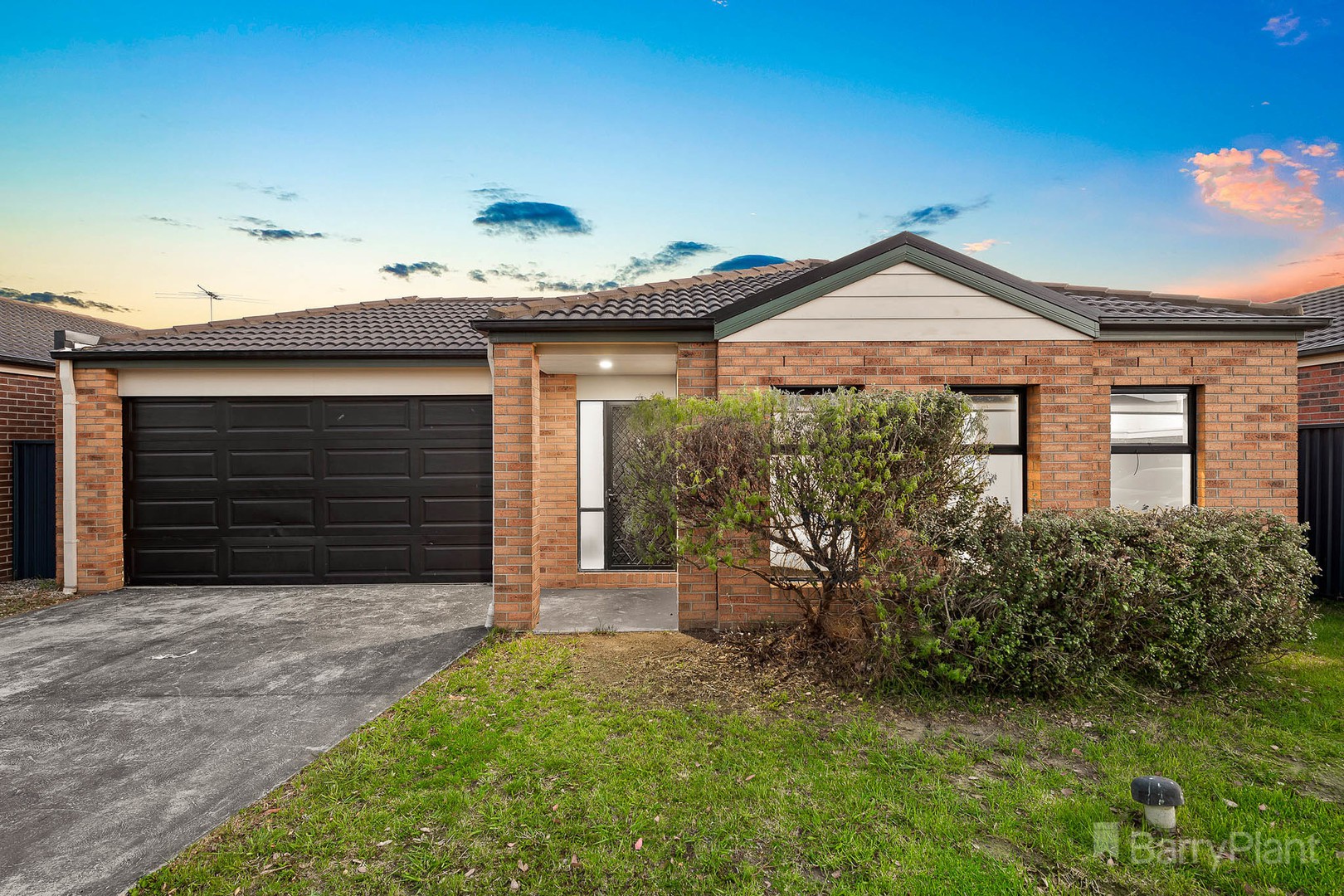 16 Kingsdale Crescent, Pakenham, VIC 3810, Pakenham - Thumbnail 2