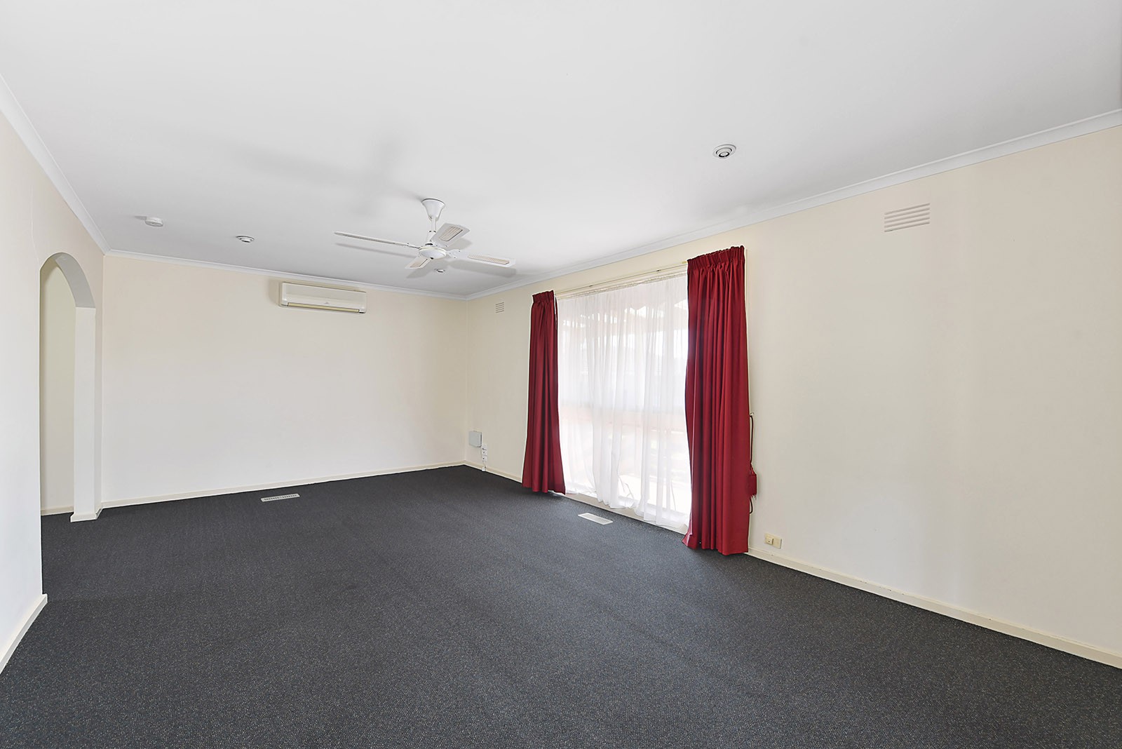 16 Kingsmere Close, Gladstone Park, VIC 3043, Gladstone Park - Thumbnail 2