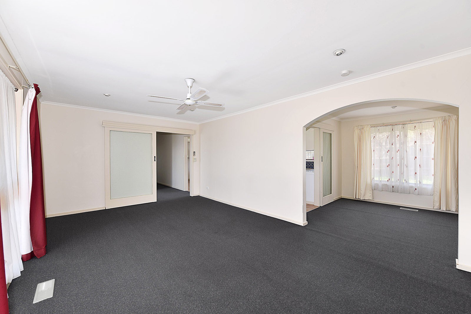 16 Kingsmere Close, Gladstone Park, VIC 3043, Gladstone Park - Thumbnail 3