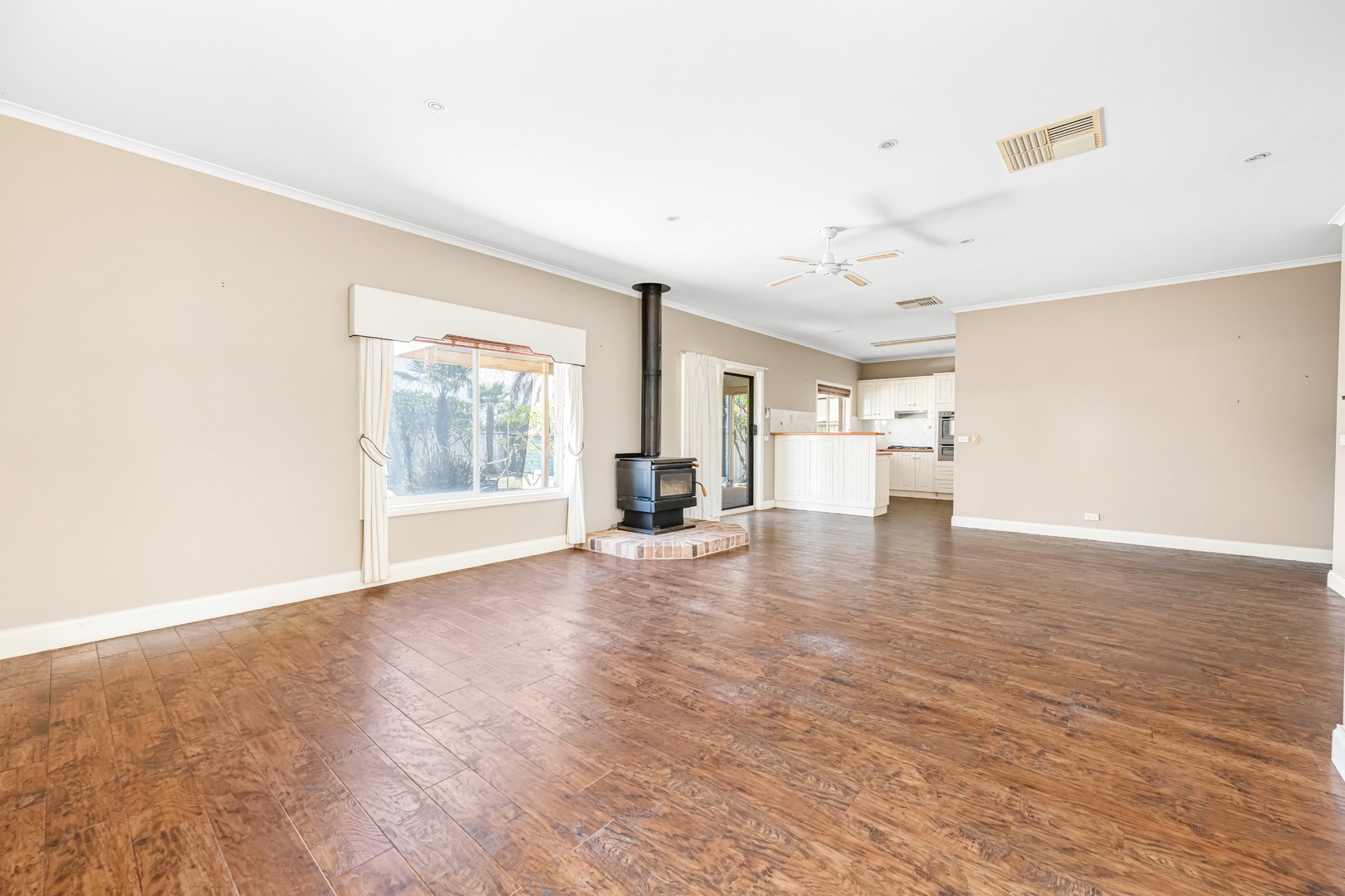 16 Macquarie Court, Mildura, VIC 3500 - Thumbnail 2 - 09/12/2025