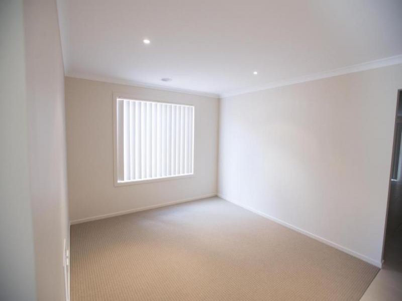 16 Mantua Drive, Greenvale, VIC 3059, Greenvale - Thumbnail 3