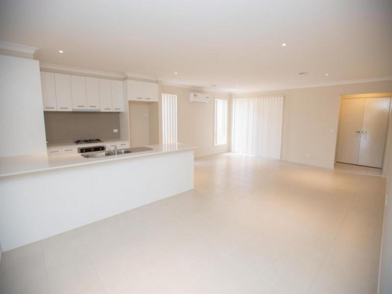 16 Mantua Drive, Greenvale, VIC 3059, Greenvale - Thumbnail 4